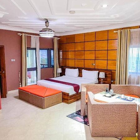 Triple Hill Hotel Weija Екстериор снимка