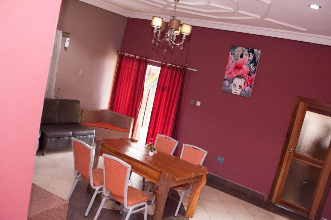 Triple Hill Hotel Weija Екстериор снимка