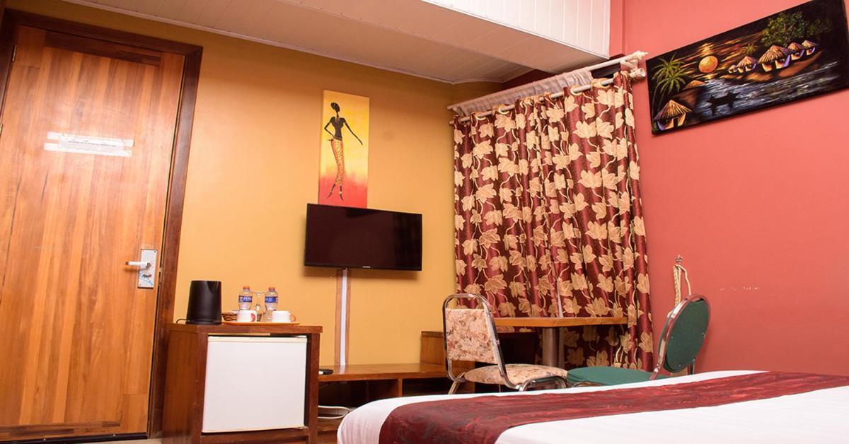Triple Hill Hotel Weija Екстериор снимка