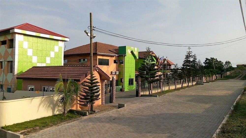 Triple Hill Hotel Weija Екстериор снимка
